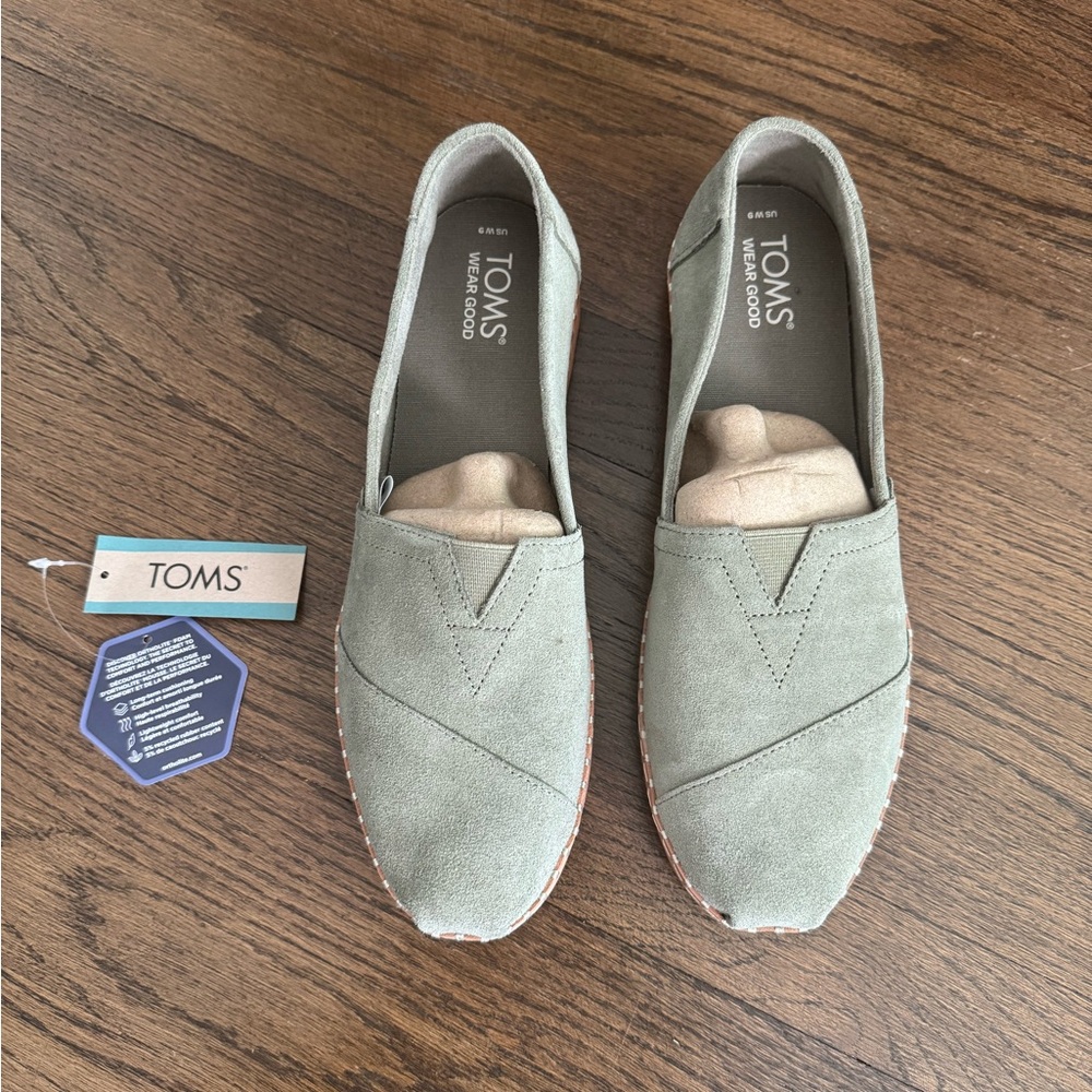 TOMS NWT Alpalgarta Suede Vetiver Gray Shoes